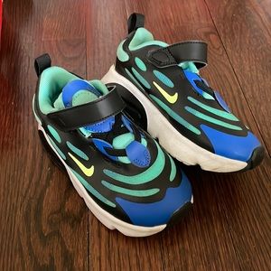 Nike Air Max Exosense. Toddler boys 8C
